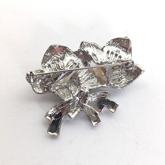 Vintage Estate Silver Tone Faux Pearl Daffodil Spring Flower Brooch - Picture 2 of 3